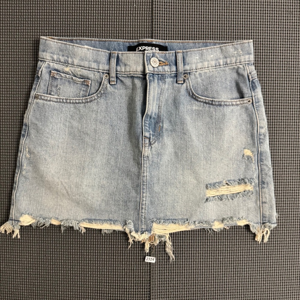 Express Straight Mini Denim Skirt Light Wash Distressed Frayed Hem Size 4